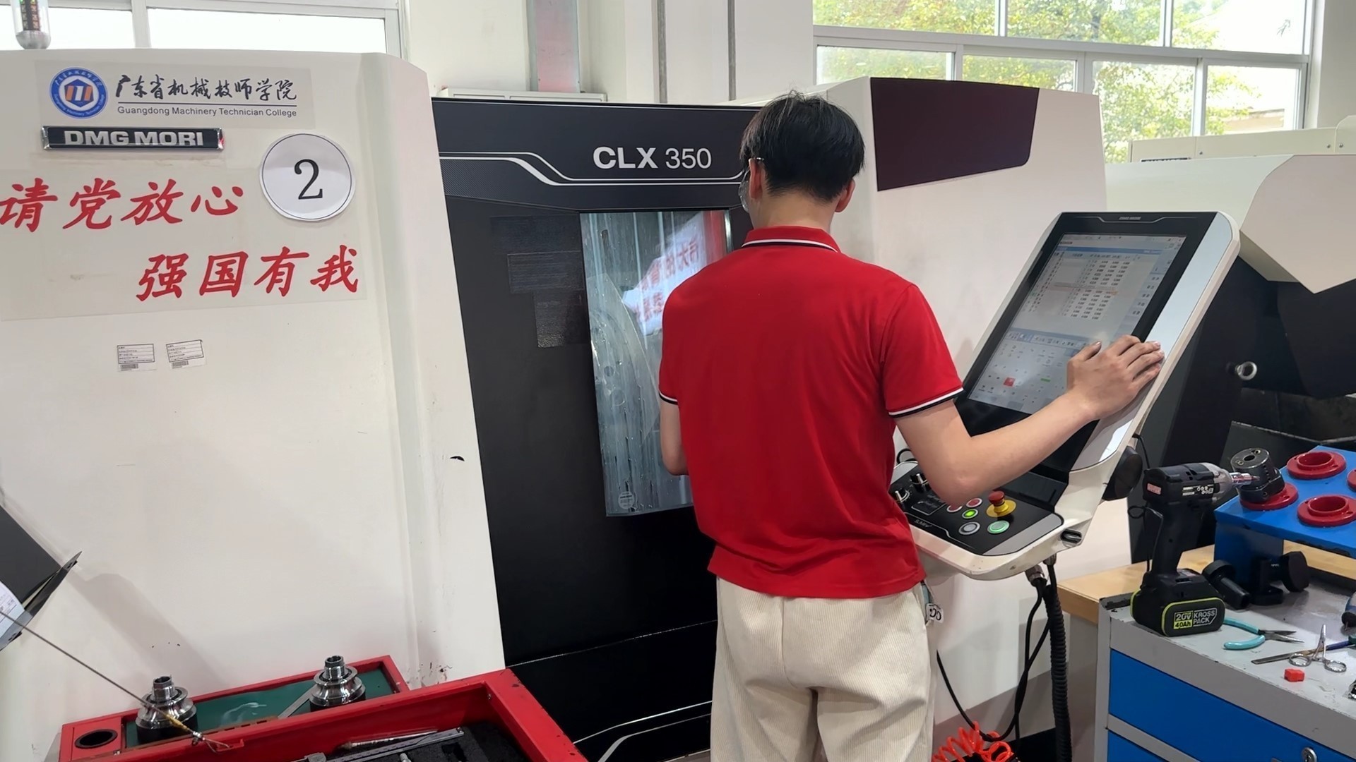 产教融合贯穿于办学的全过程