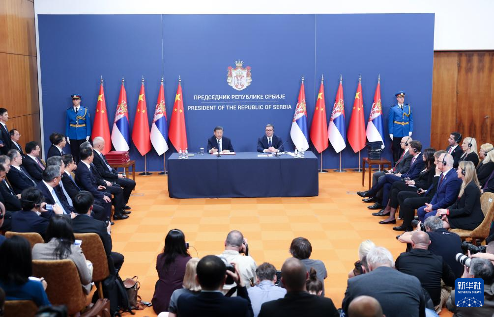 　　当地时间5月8日中午，国家主席习近平在贝尔格莱德塞尔维亚大厦同塞尔维亚总统武契奇会谈后共同会见记者。新华社记者 丁海涛 摄