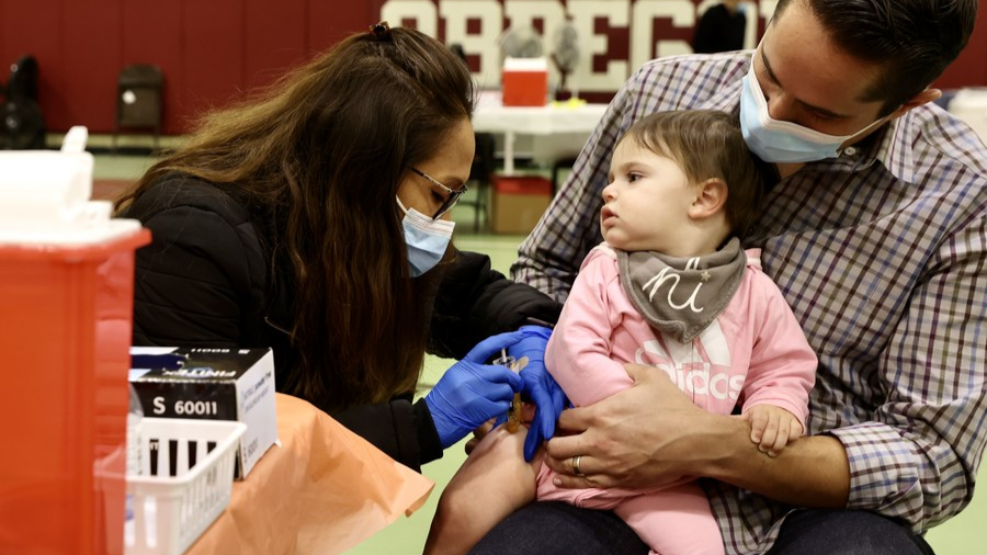 U.S. hits over 100 mln COVID-19 cases amid another surge in holiday season