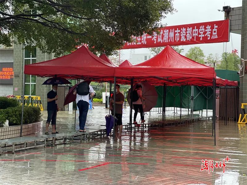 潮州暴雨中赴考這些瞬間真暖