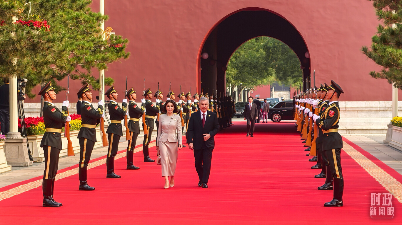△国际贵宾陆续抵达。（总台央视记者李增仁拍摄）