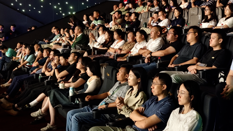 Hengqin and Macao residents watch China's V-Day parade together