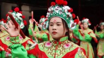 女子英歌队:“每一个女孩子都可以过飒然自信的人生” 女子英歌队:“每一个女孩子都可以过飒然自信的人生”