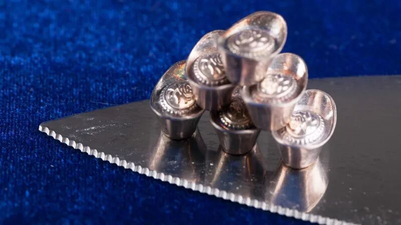 白银狂飙后跳水，市场分析师警示高杠杆风险