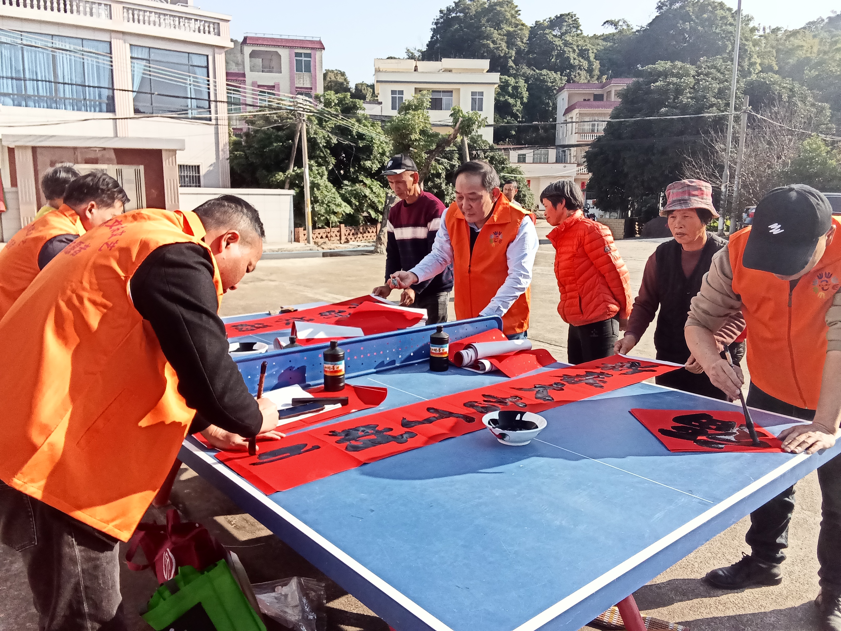 “艺起乡见·百千万”阅读活动走进郁南县南江口镇