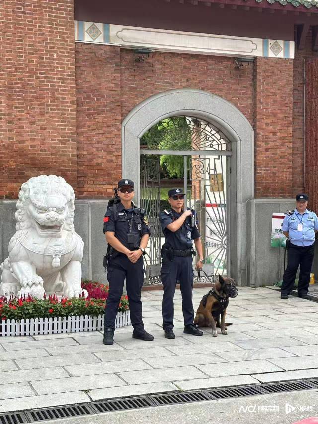 执信考点外，警犬护航。