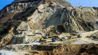 China approves some rare earth export applications: commerce ministry