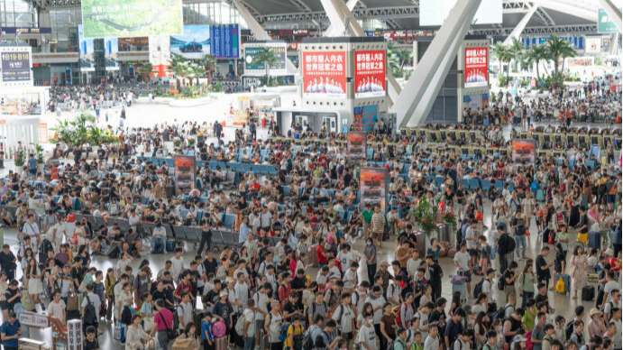 Guangzhou South Railway Station adds trains this weekend
