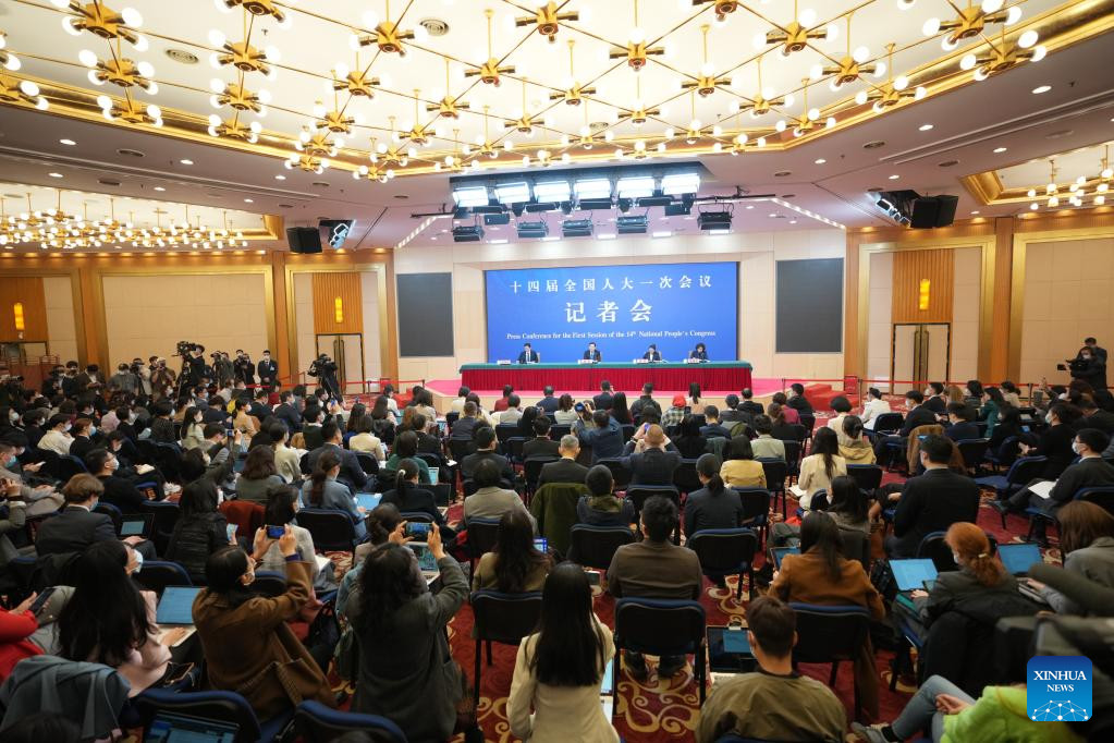 Chanceler chinês se reúne com imprensa sobre política e relações externas