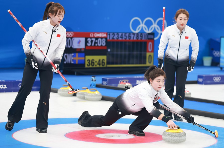 China keeps semifinal hope alive in Olympic women's team curling