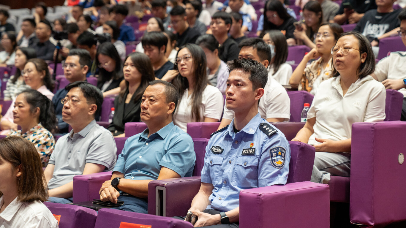 来自各行各业的深圳青年在宣讲人的讲述中感受新时代青年的责任与担当。通讯员供图