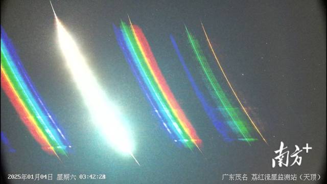 今年1月，曾响拍下了一颗超亮大流星，有多条完整光谱。