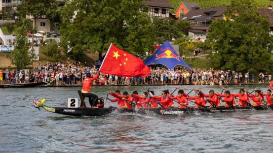 Dongguan’s Hongmei dragon boat team wins gold in Switzerland, breaking two records