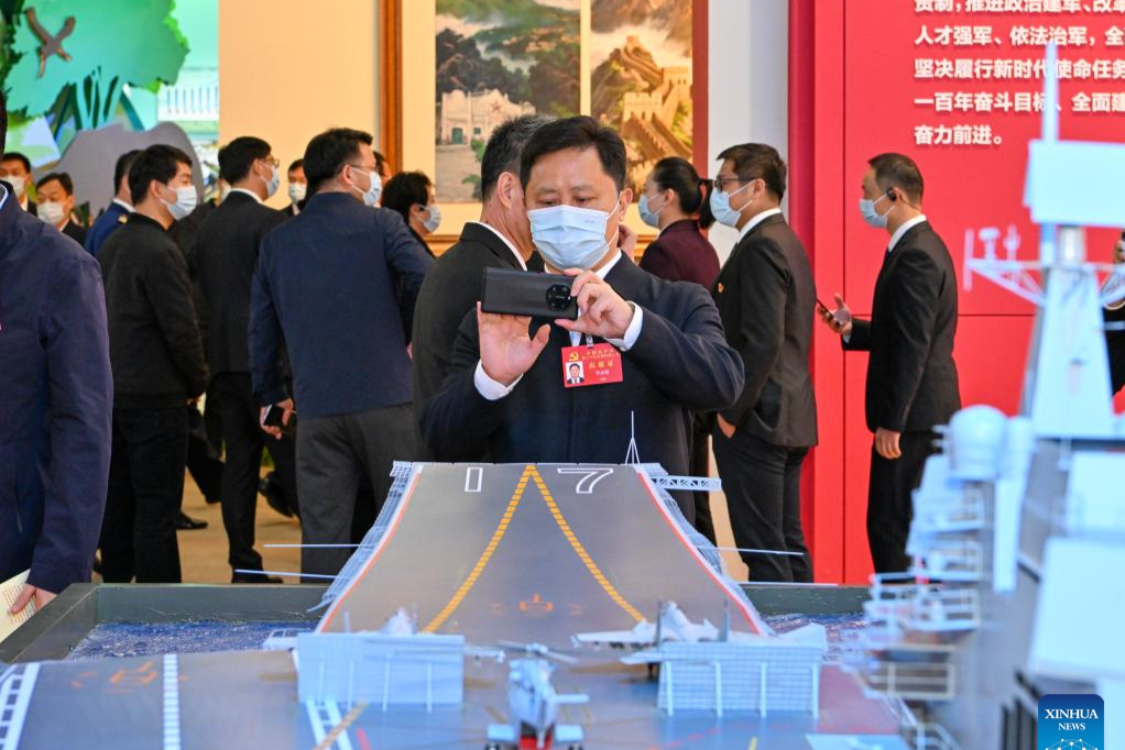 Delegates to 20th CPC National Congress visit exhibition themed "Forging Ahead in the New Era"