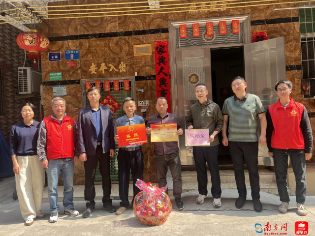 广州贝阳的雷恩镇向赢得“四个人”的其余士兵