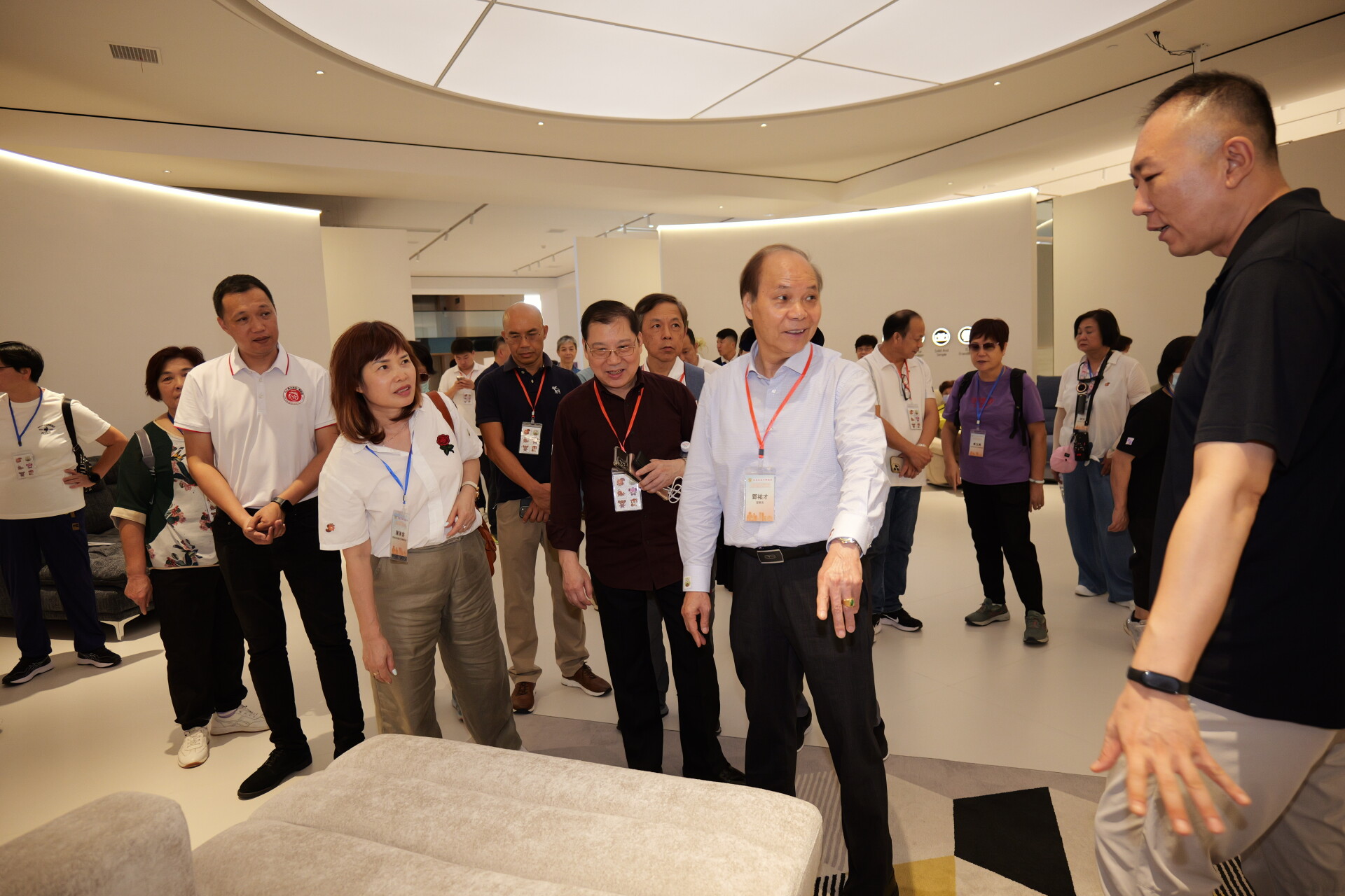 the NANHAI CITY CLANSMEN GENERAL ASSOCIATION (HONG KONG) organized a delegation to visit  Nanhai.
