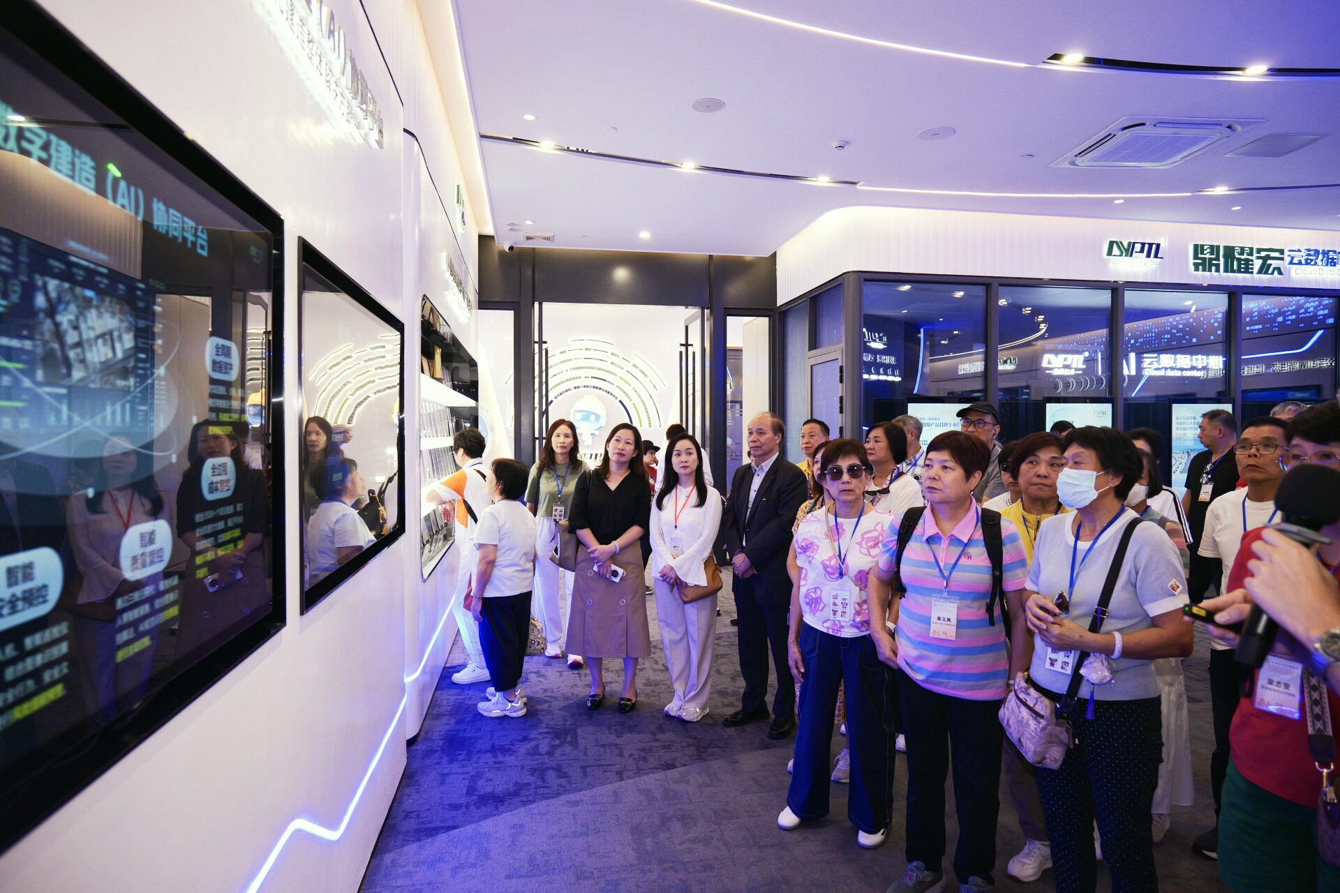 the NANHAI CITY CLANSMEN GENERAL ASSOCIATION (HONG KONG) organized a delegation to visit  Nanhai.