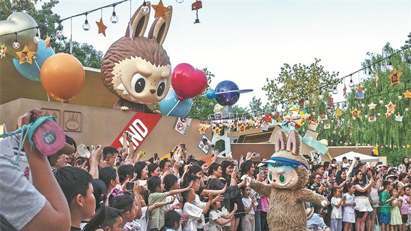Theme parks turn summer into playtime paradise
