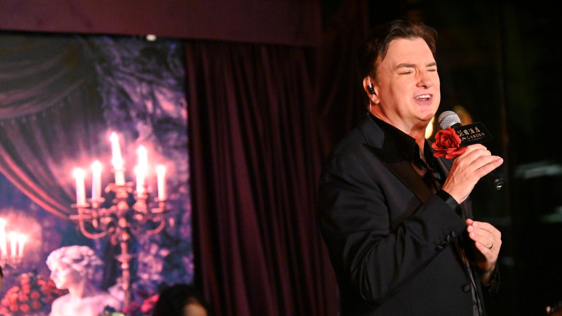 Legendary "Phantom" Brad Little calls on audiences to experience original English production