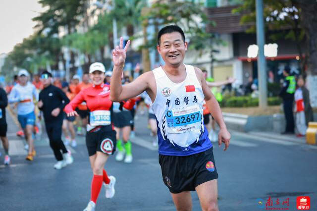 2026容桂马拉松起跑，从新年跑的桂马预热到正赛的狂欢，用奔跑开启全新一年的拉松活力篇章。摄影：曹雅琴