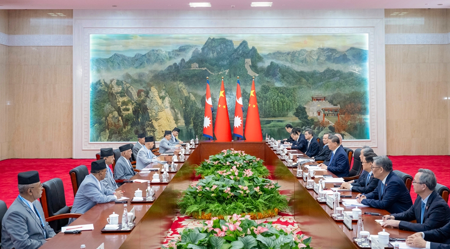 　　8月30日下午，国家主席习近平在天津迎宾馆会见来华出席2025年上海合作组织峰会和纪念中国人民抗日战争暨世界反法西斯战争胜利80周年活动的尼泊尔总理奥利。新华社记者 翟健岚 摄