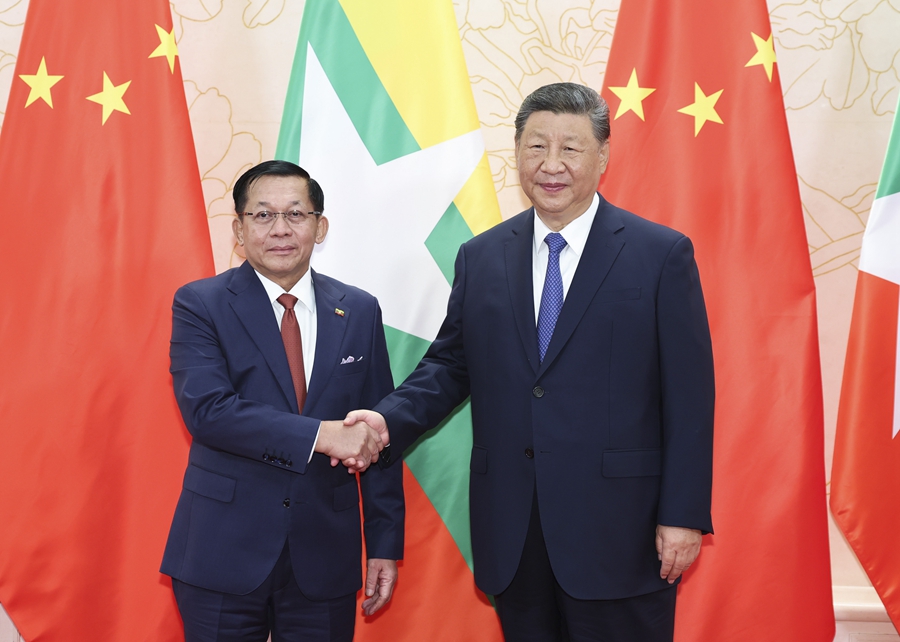 　　8月30日下午，国家主席习近平在天津迎宾馆会见来华出席2025年上海合作组织峰会和纪念中国人民抗日战争暨世界反法西斯战争胜利80周年活动的缅甸代总统敏昂莱。新华社记者 翟健岚 摄