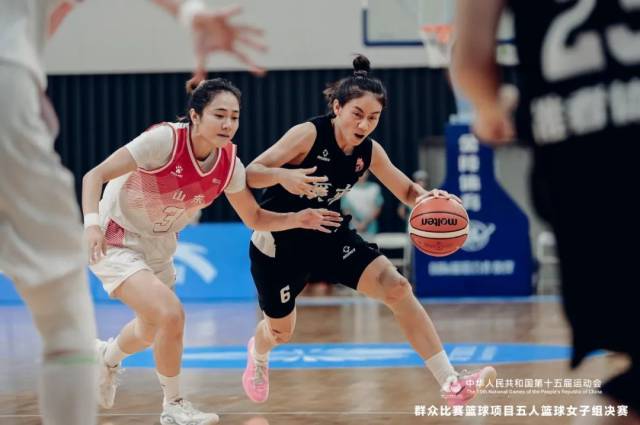 均安女篮队员唐洁珊（6号）。