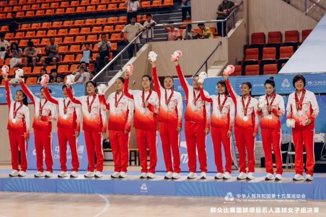 广东群众组五人篮球女子B组获得银牌。