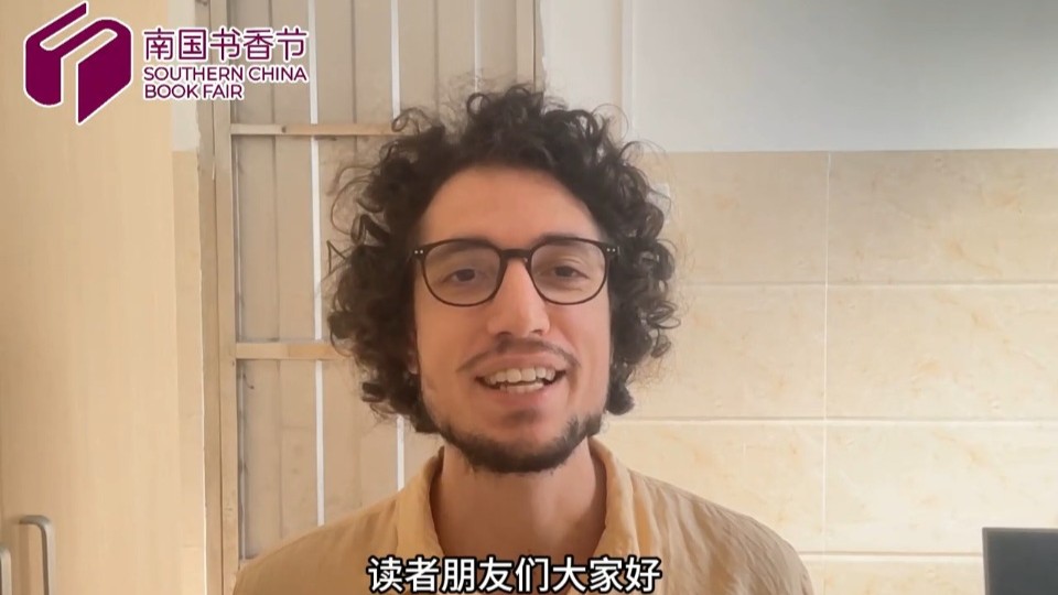 Young ltalian author welcomes everyone to join 2025 Southern China Book Fair for some fun chats