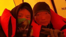 中国籍珠峰攀登者称救人后获救者不愿付全部救援费！律师分析