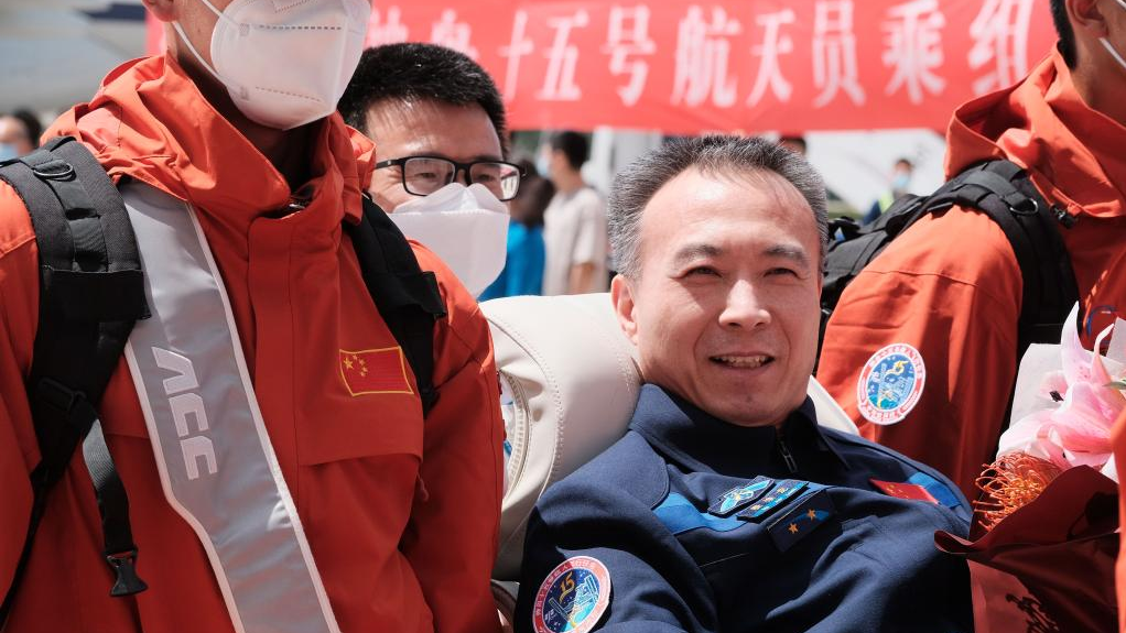 Shenzhou-15 astronauts arrive in Beijing