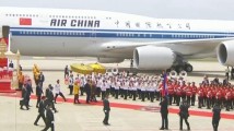 习近平检阅柬埔寨仪仗队 习近平检阅柬埔寨仪仗队