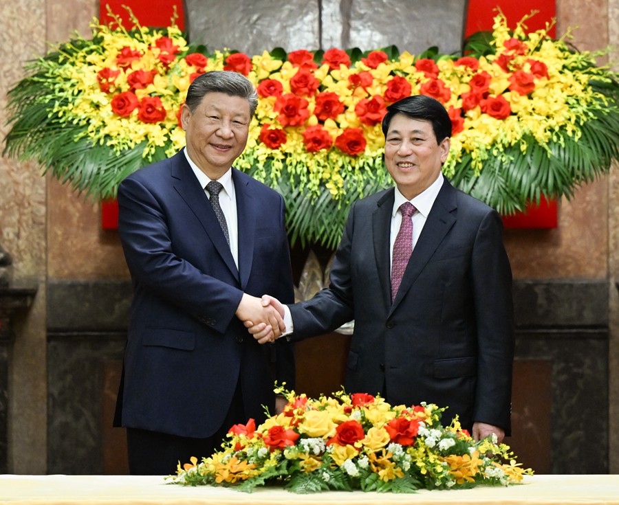　　4月15日上午，中共中央总书记、国家主席习近平在河内主席府会见越南国家主席梁强。新华社记者 张领 摄