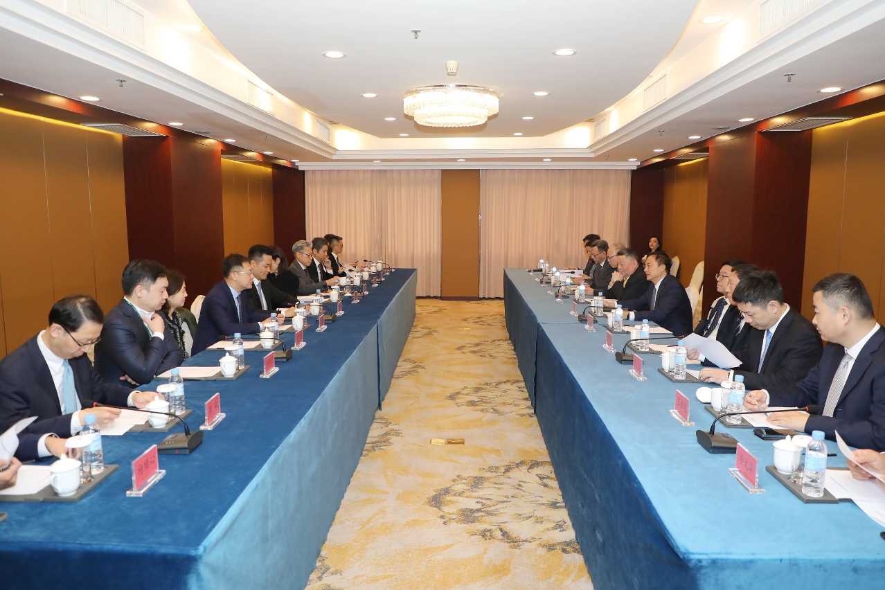A delegação reuniu-se com a Comissão de Saúde da Província de Guangdong e a Associação dos Médicos da Província de Guangdong.