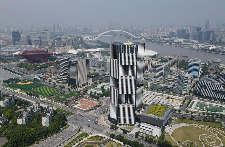 　　这是位于上海浦东新区世博园区的金砖国家新开发银行总部大楼（2022年6月17日摄，无人机照片）。金砖国家新开发银行总部大楼项目位于上海浦东新区世博园区，于2017年9月正式开工建设，于2021年9月28日正式交接。新华社记者 方喆 摄