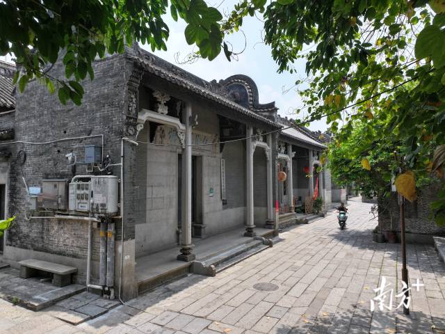 黄埔古村祠堂街。