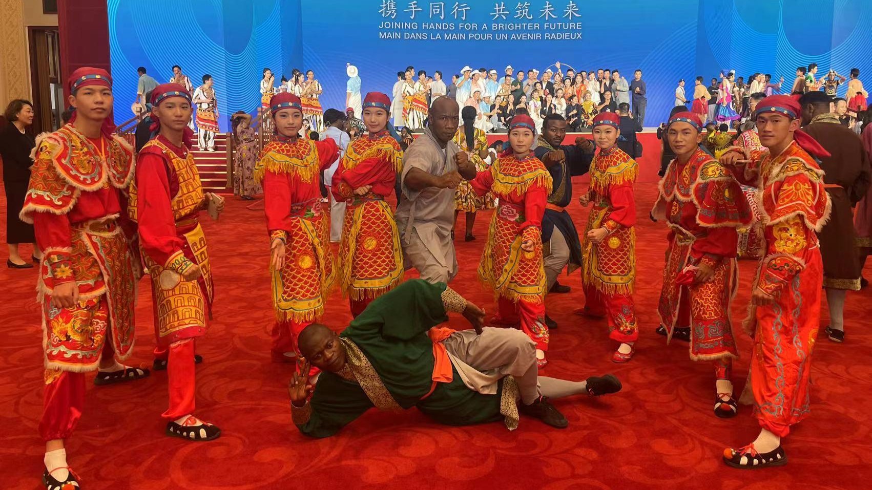 A post-2000s leader shares: we perform the Yingge Dance for Chinese and African leaders