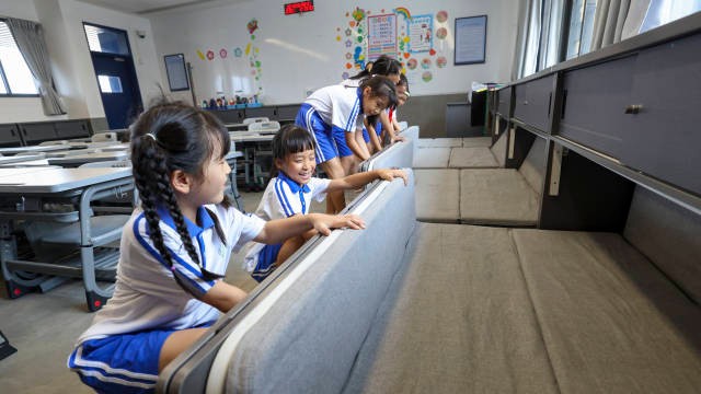 How pupils in China's Shenzhen enjoy cozy midday nap at schools