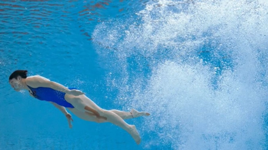 水下视角太震撼了！多图直击十五运会跳水比赛
