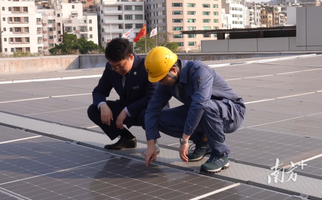 广州供电局工作人员开展用户光伏设备安全检查。受访者供图 广州供电局工作人员开展用户光伏设备安全检查。受访者供图