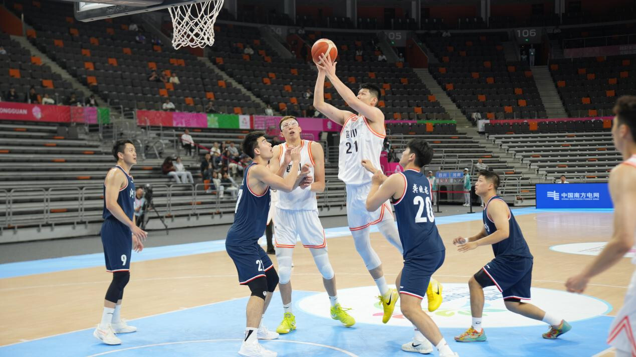 十五运会男篮四川队“背靠背”再取胜，周琦独得28分