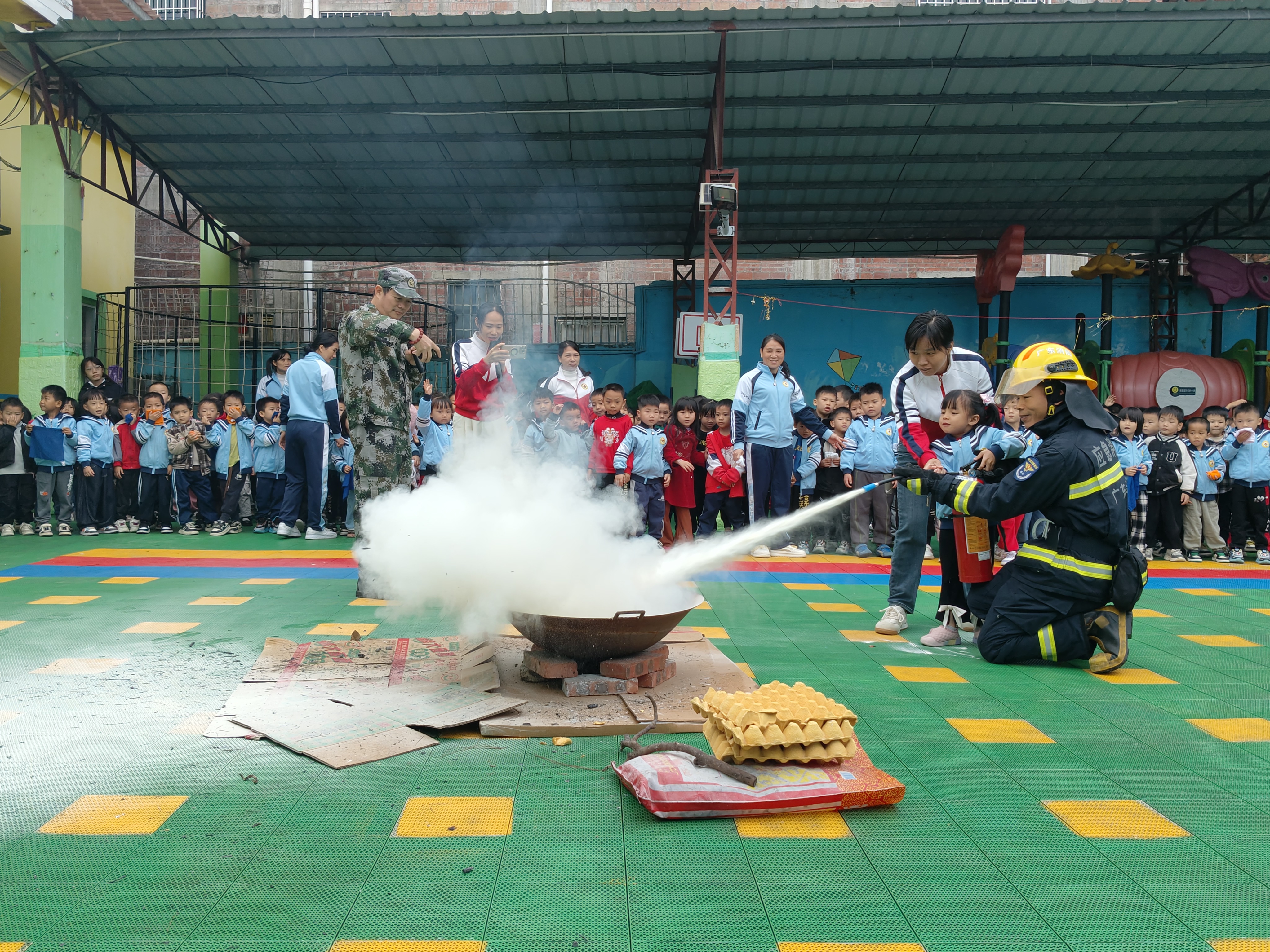 云安区富林镇开展消防应急演练活动