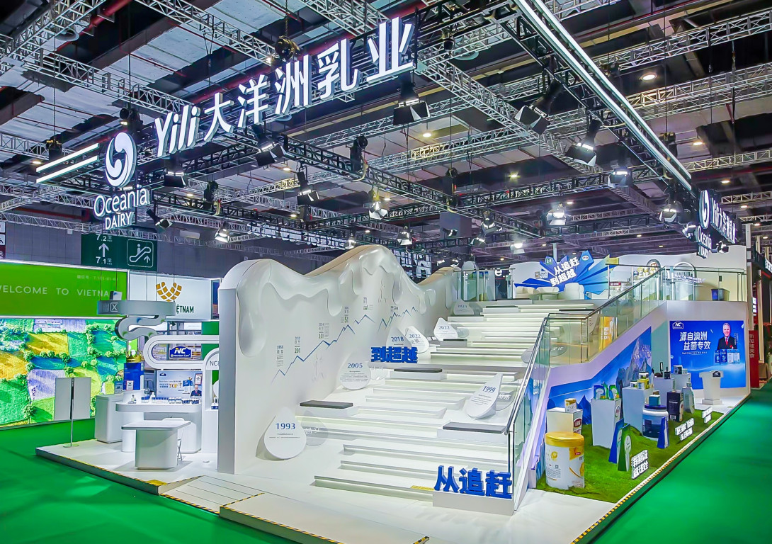 “全勤生”伊利八赴进博之约，谱写从追赶到超越的共赢篇章