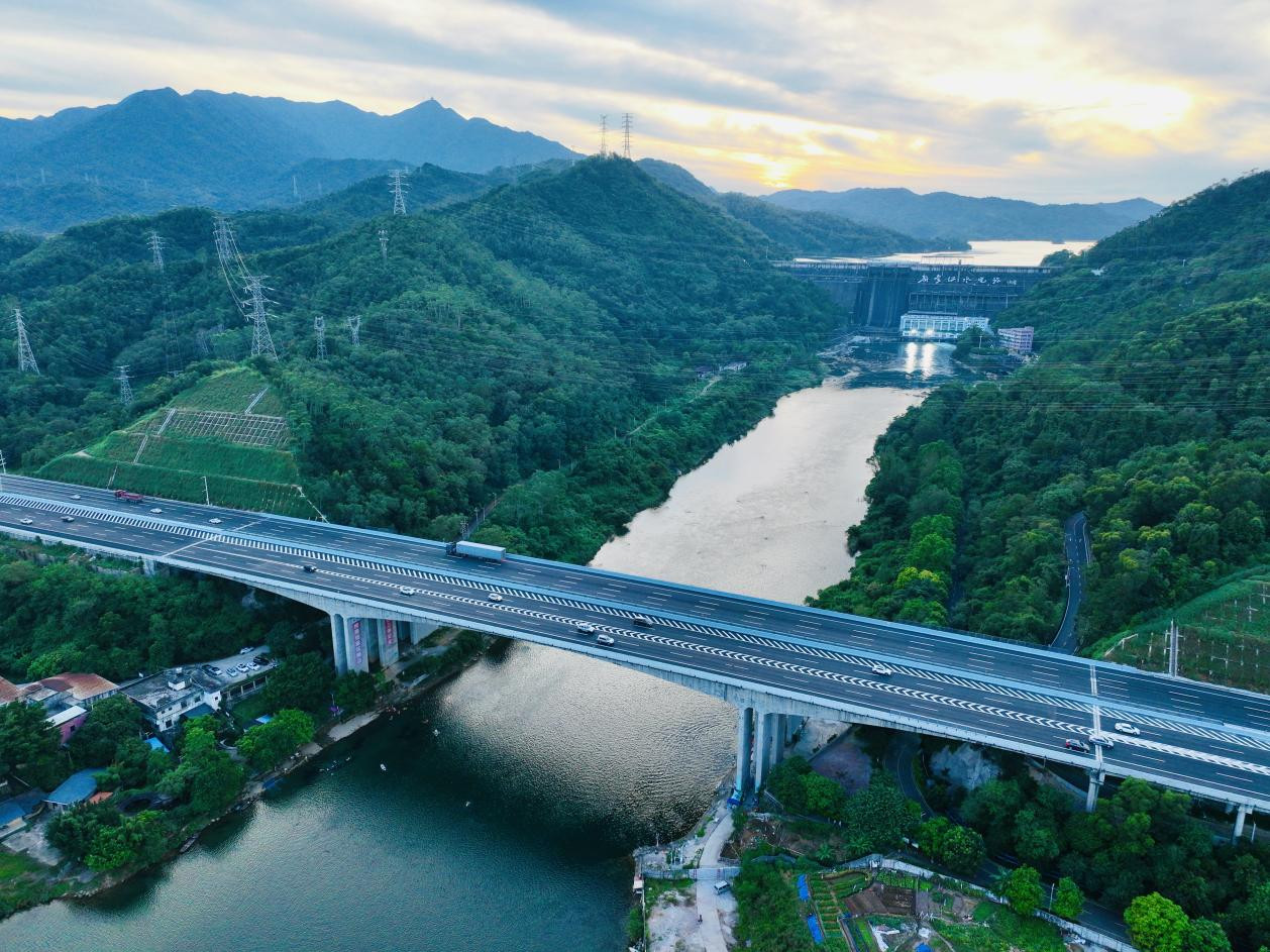 项目新丰江大桥