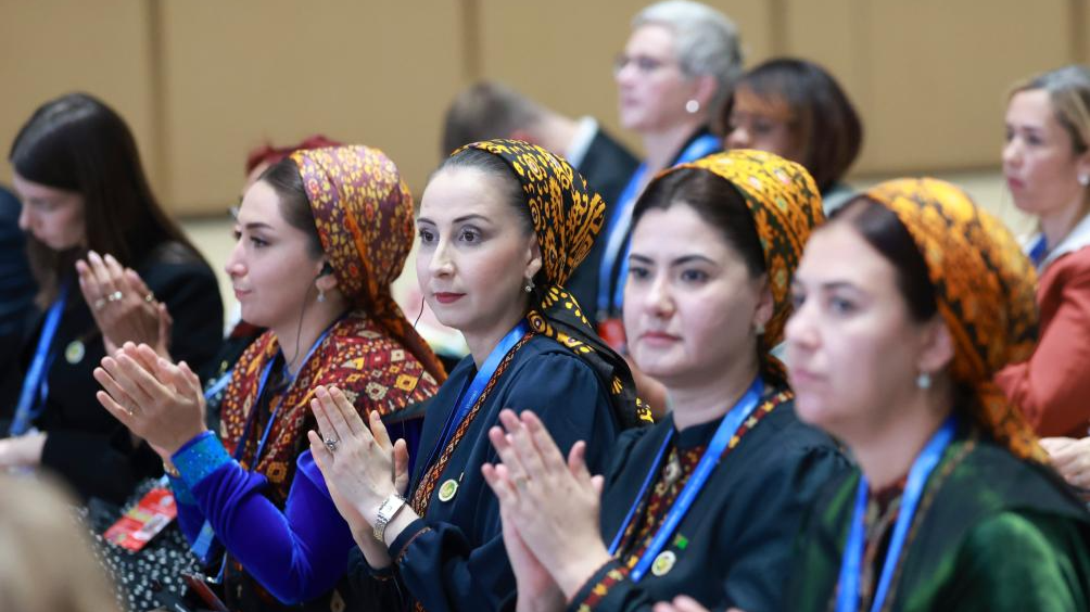 Participants attend opening ceremony of Global Leaders' Meeting on Women in Beijing