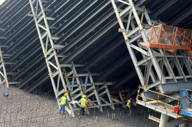 Work on Pearl River double-deck bridge progressing smoothly