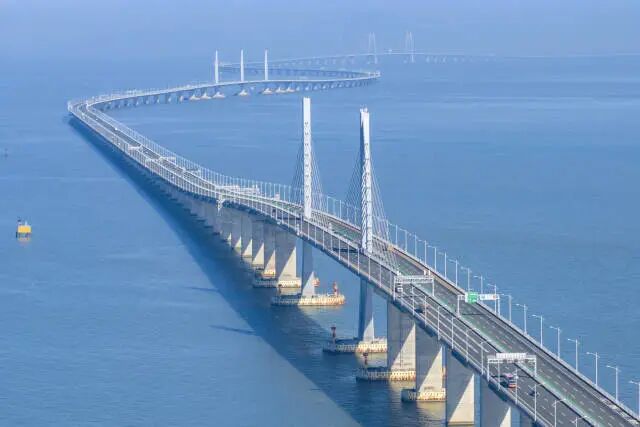 空中俯瞰港珠澳大桥。