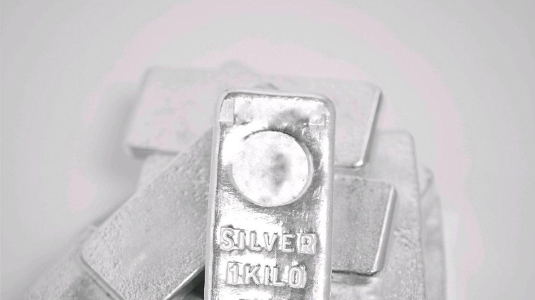 白银价格，为何突然大涨？