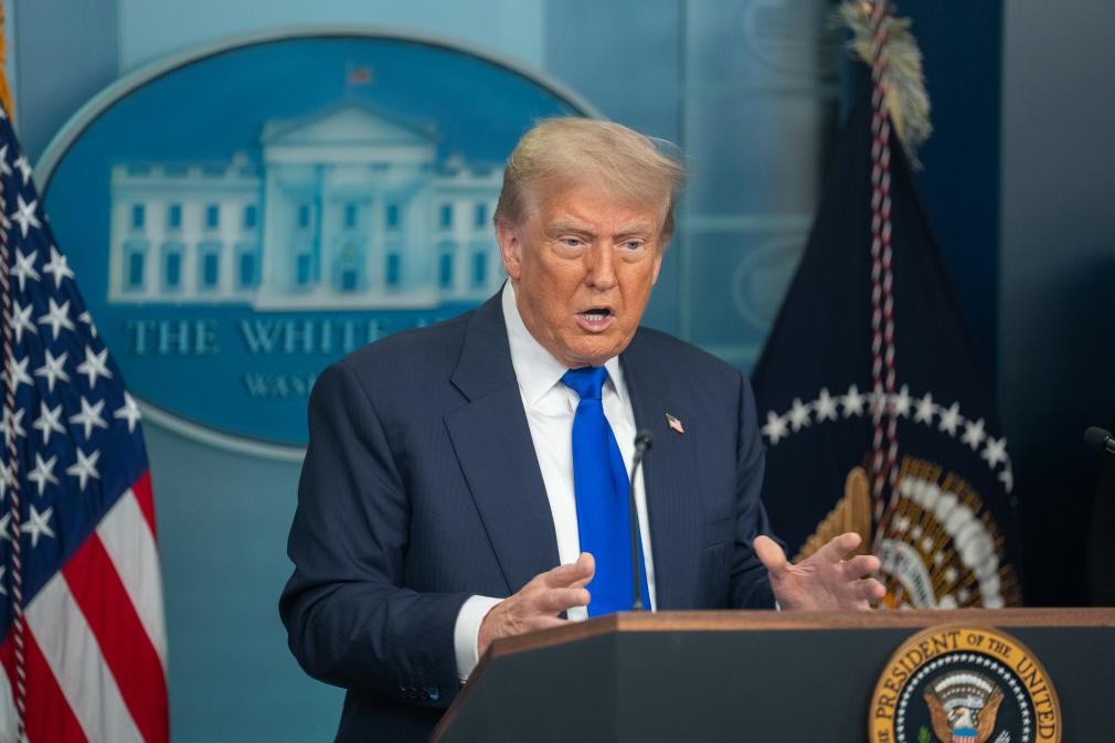 6月27日,特朗普在白宫出席记者会。新华社记者胡友松摄