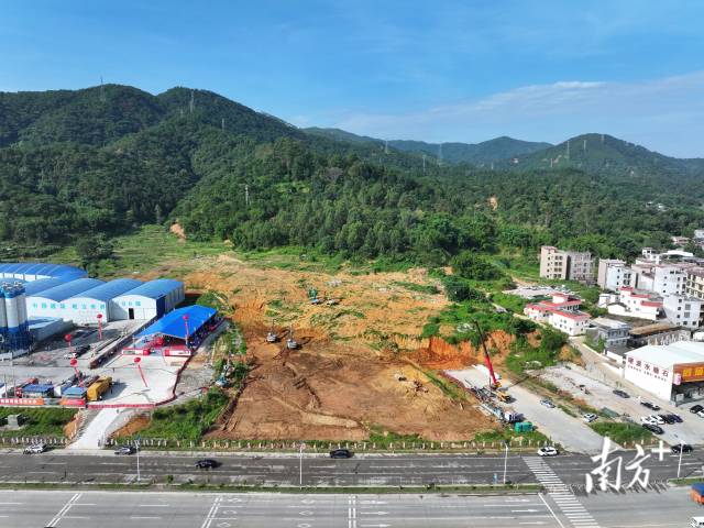北京师范大学云浮实验学校动工现场。
